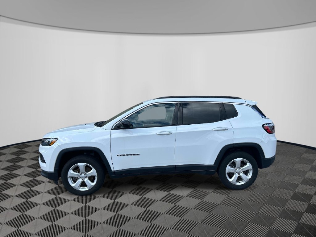 Used 2022 White Jeep Latitude image 2