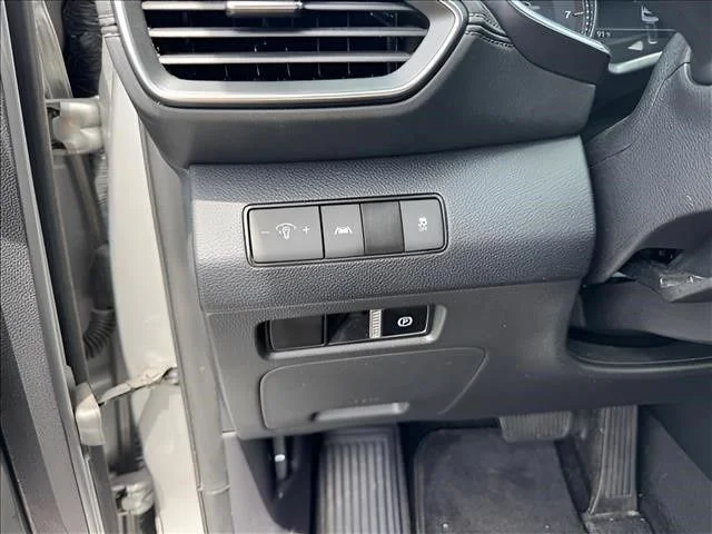 Used 2022 Silver Hyundai SEL image 22