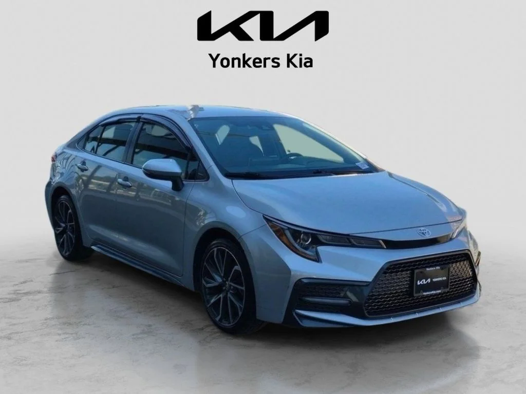 Used 2020 Silver Toyota SE image 4