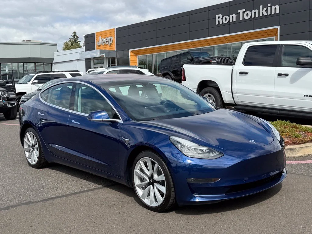Used 2018 Blue Tesla Long Range image 2