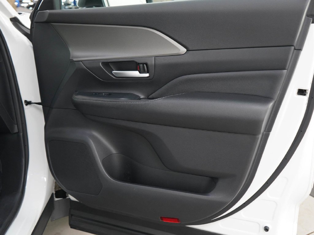 Used 2024 Pearl Toyota Xle image 9