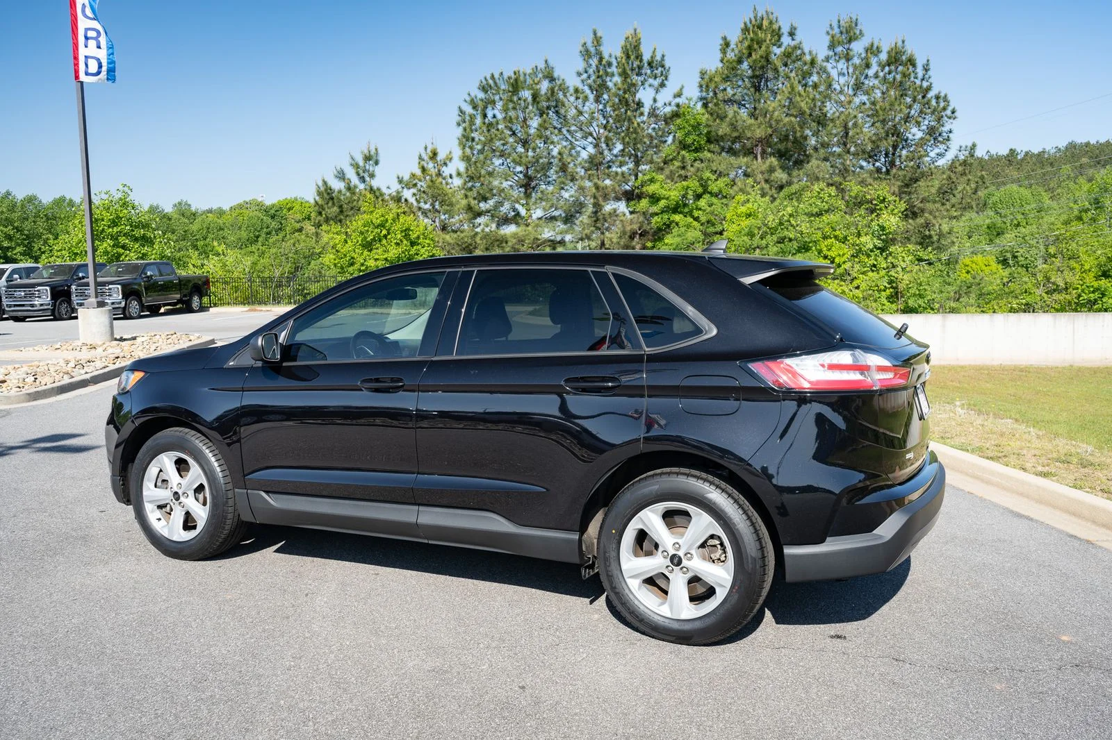 Used 2023 Black Ford SE image 7