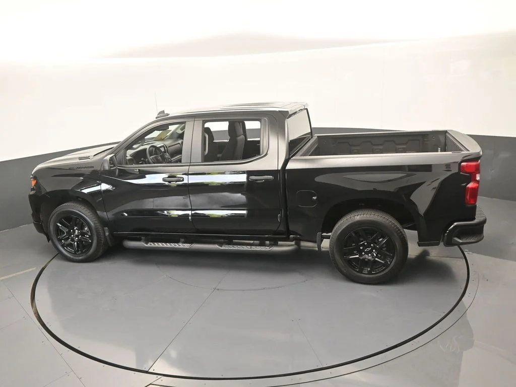 Used 2025 Black Chevrolet Custom image 50