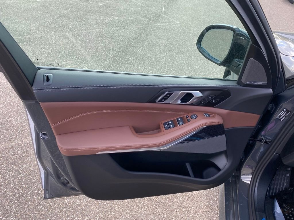 New 2026 Dravit Grey Metallic BMW xDrive40i image 12