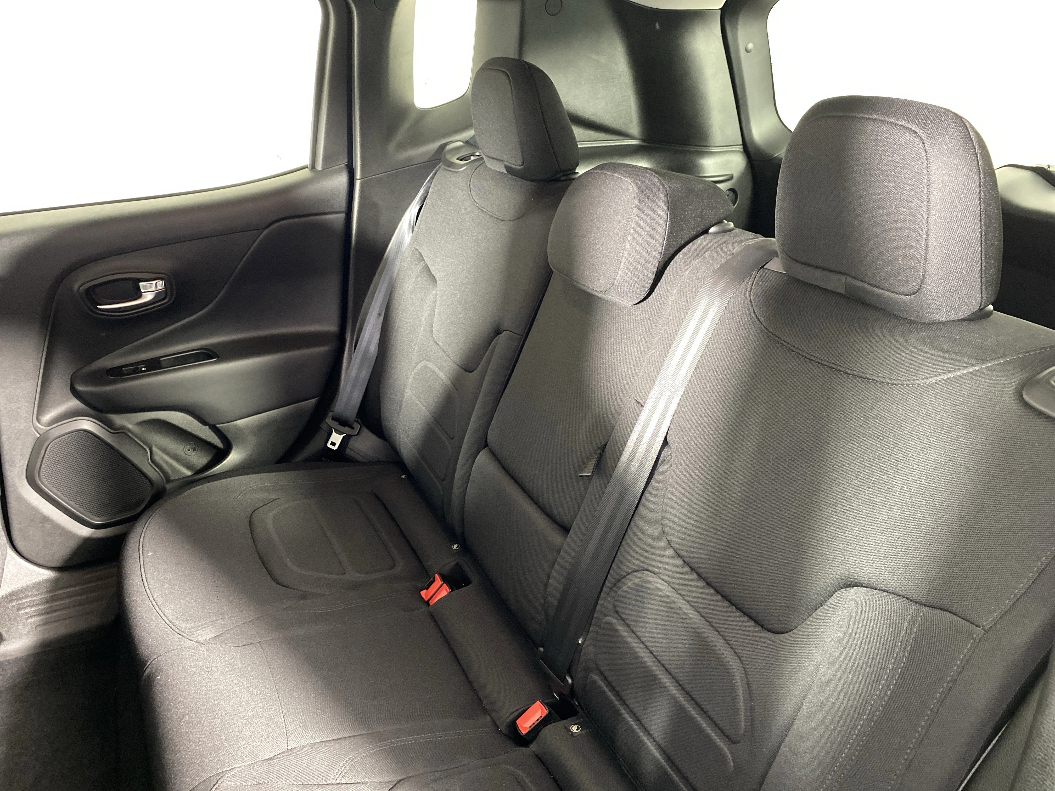 Used 2022 Bikini Metallic Clearcoat Jeep Latitude image 32