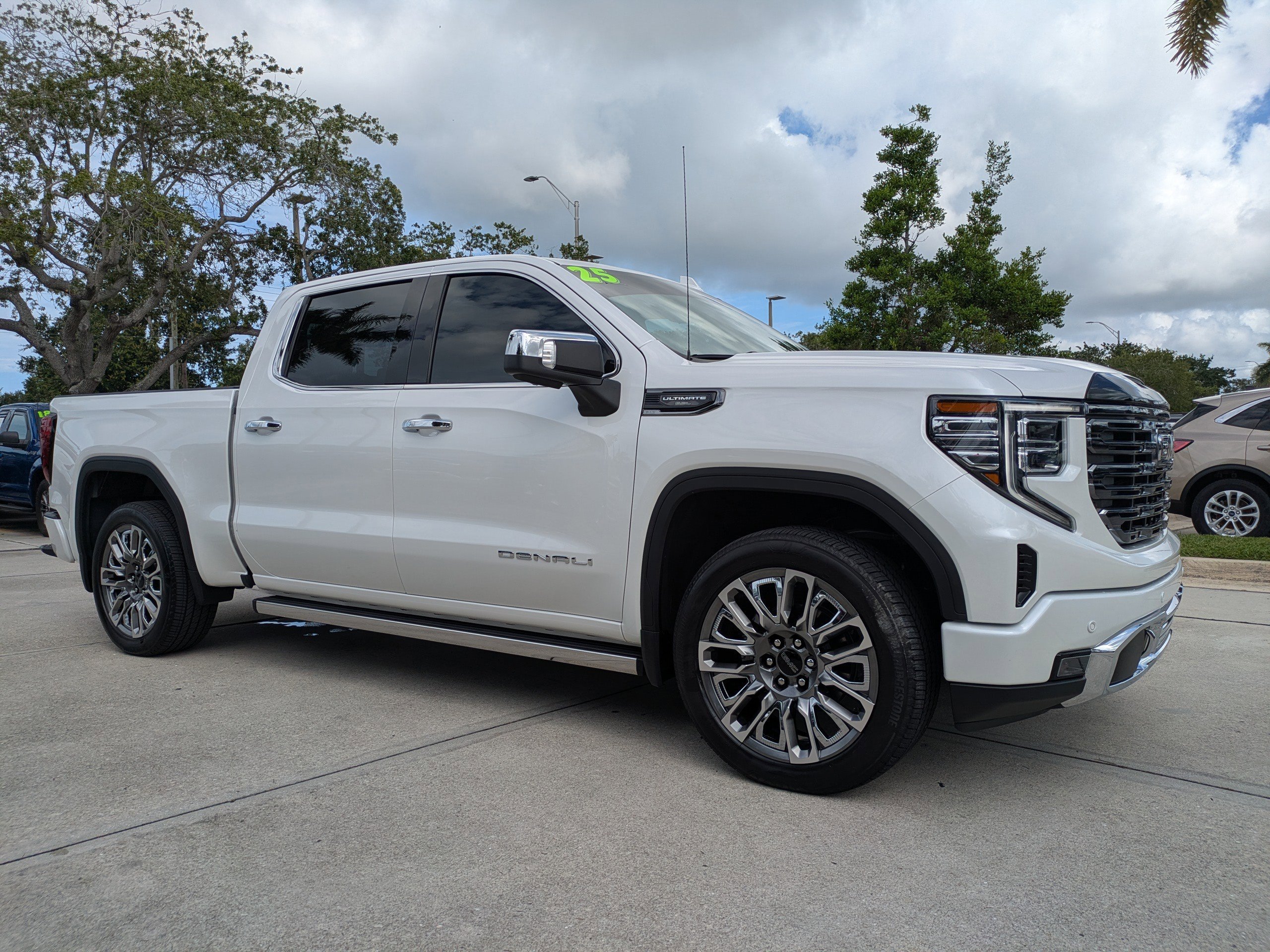 2025 GMC Sierra 4WD Crew Cab Short Box Denali Ultimate's photo