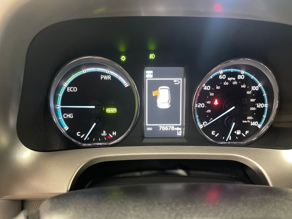Used 2017 Silver Toyota XLE image 21