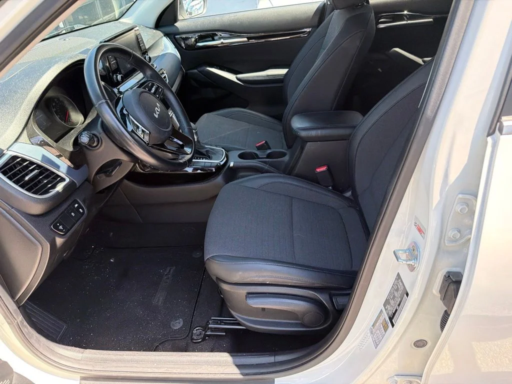 Used 2023 Clear White/Black Roof Kia S image 7