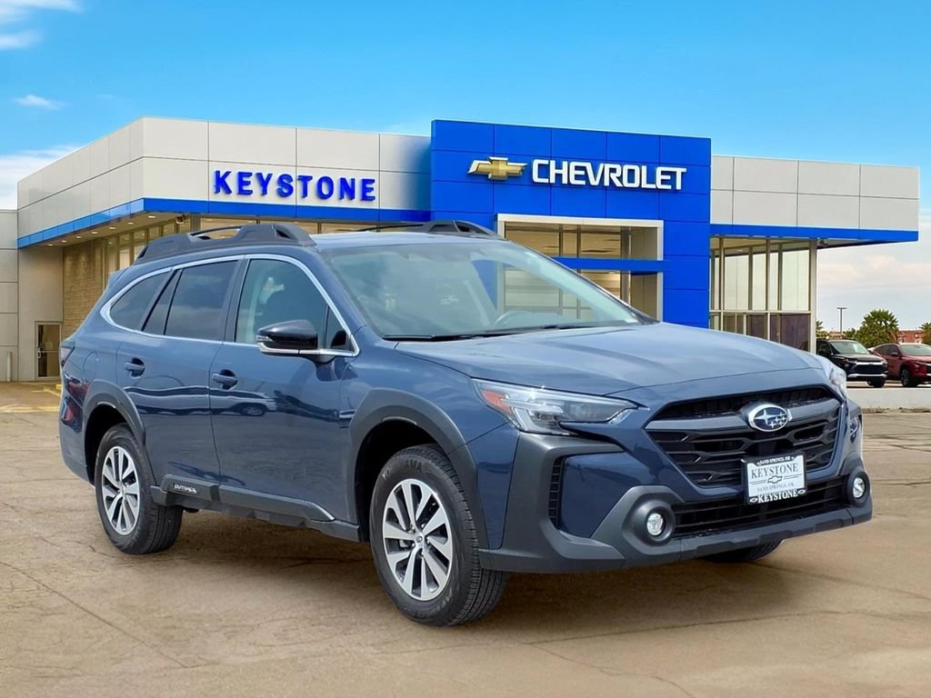 2025 Subaru Outback Premium's photo