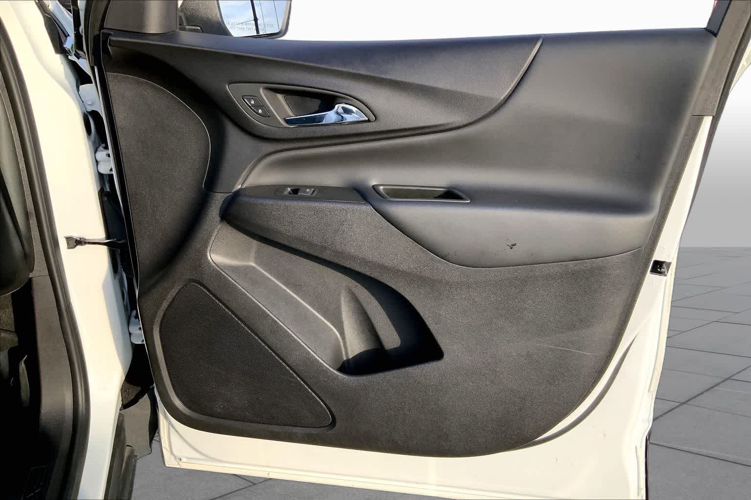Used 2024 Summit White Chevrolet LT image 22