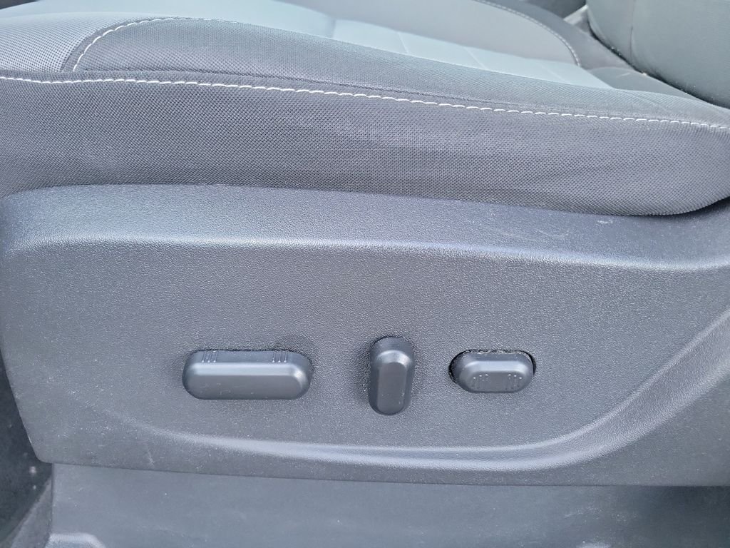 Used 2014  Ford SE image 19