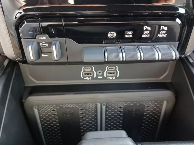 New 2026 Bright White Clear-Coat Exterior Paint RAM Laramie image 42