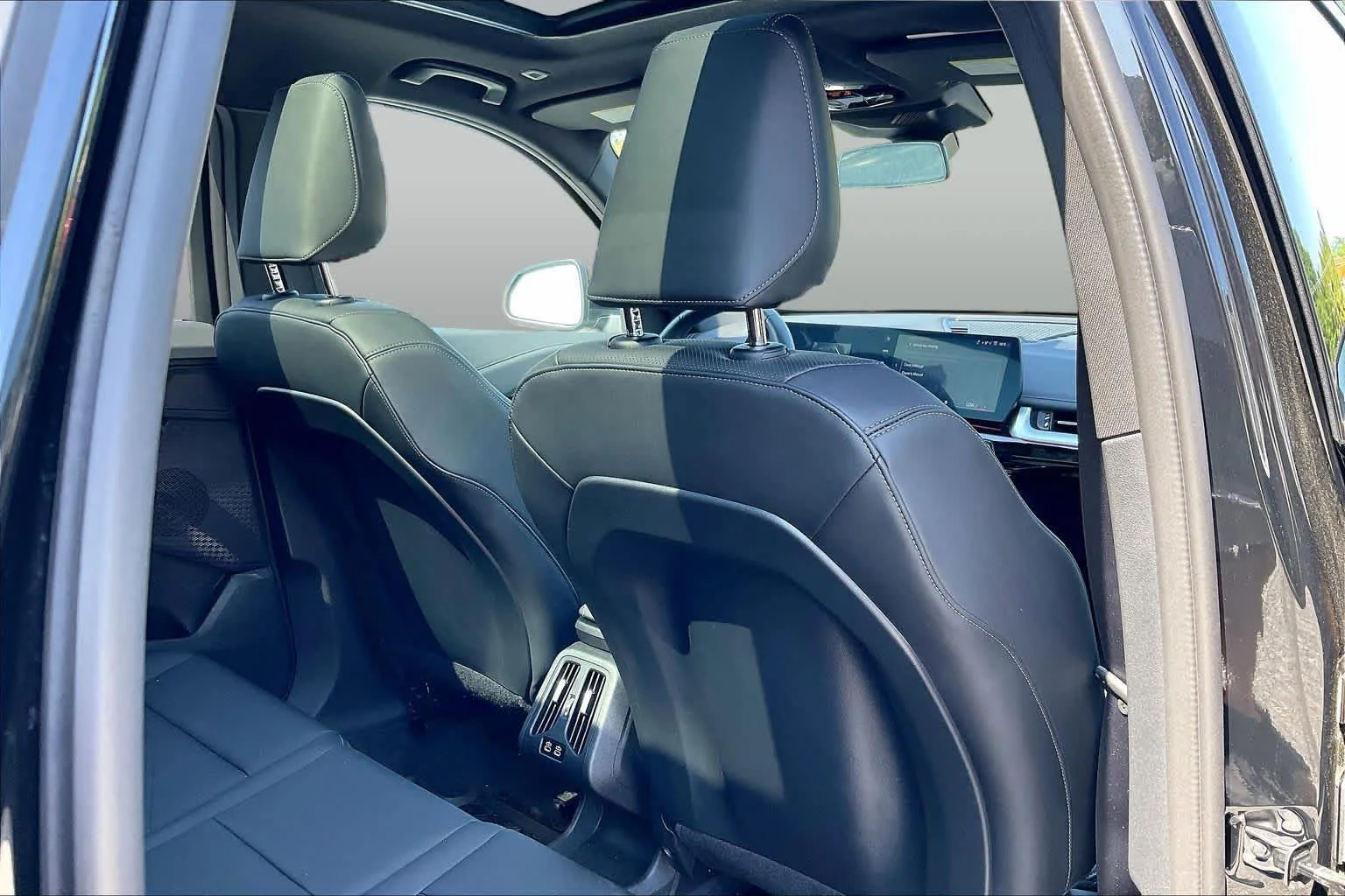 Used 2025 Black Sapphire Metallic BMW xDrive28i image 20