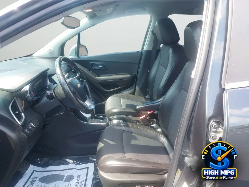 Used 2018 Gray Chevrolet LT image 27