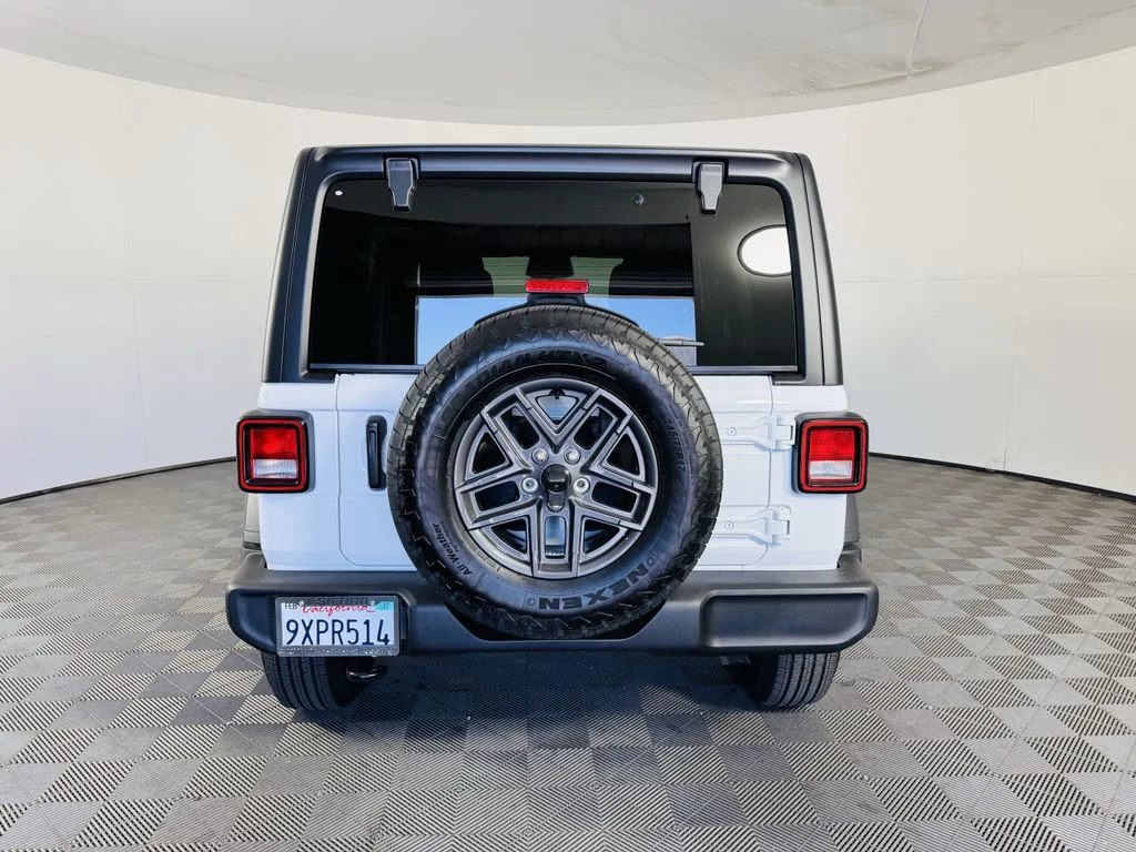 Used 2026 White Jeep Sport S image 22