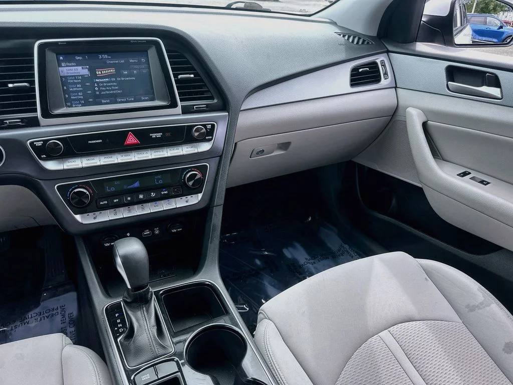 Used 2019 White Hyundai SEL image 22