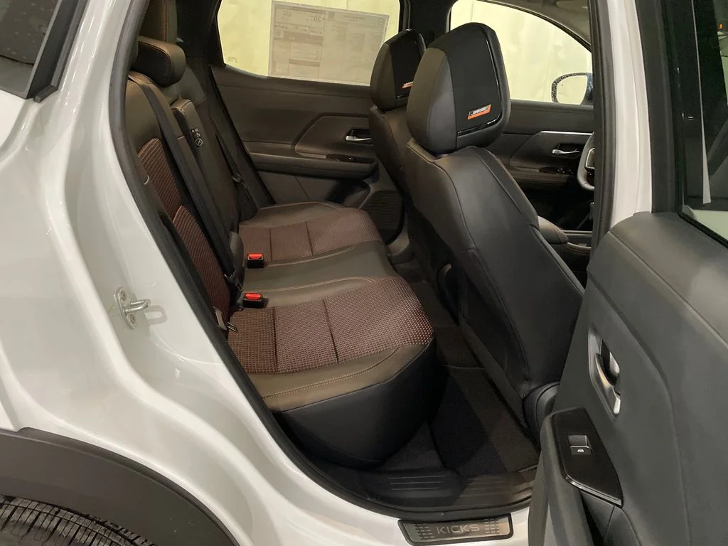 New 2026 Aspen White TriCoat / Super Black Two-tone Nissan SR image 25