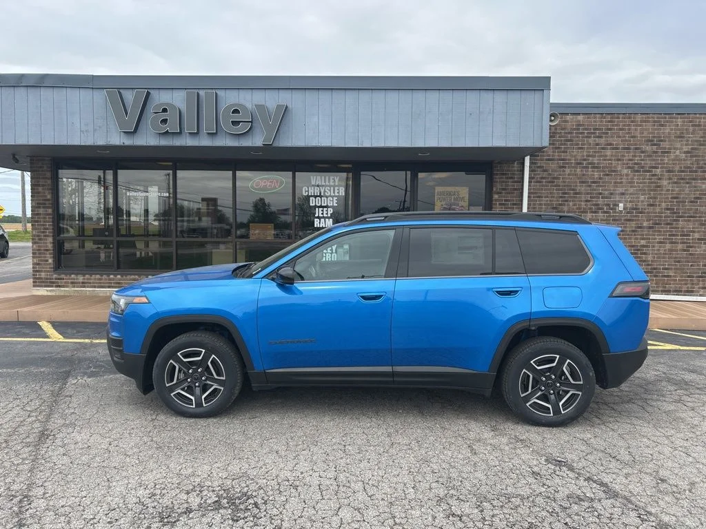 New 2026 Hydro Blue Pearl-Coat Exterior Paint Jeep Limited image 3