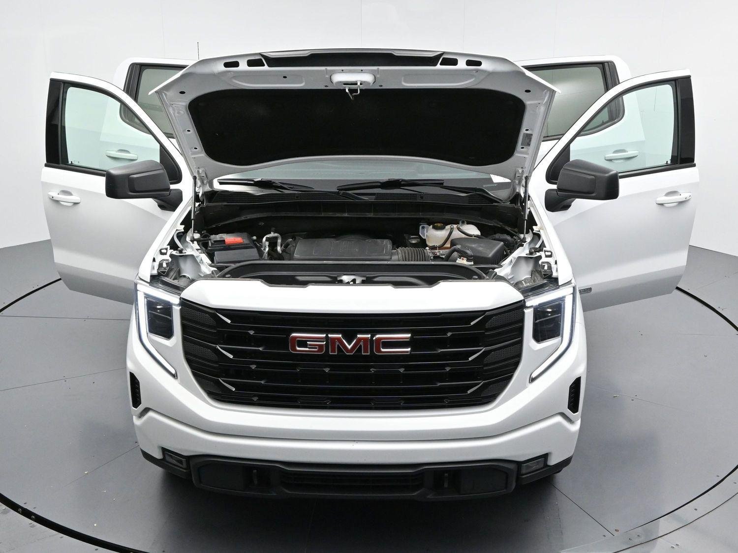 Used 2024 Summit White GMC Elevation image 40