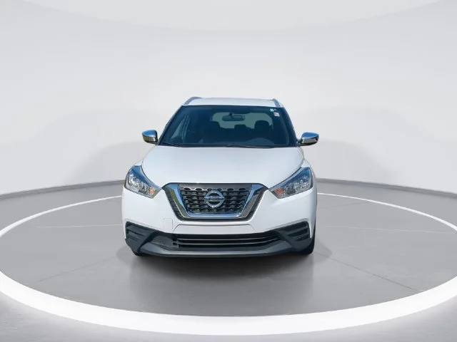 Used 2019 White Nissan S image 3