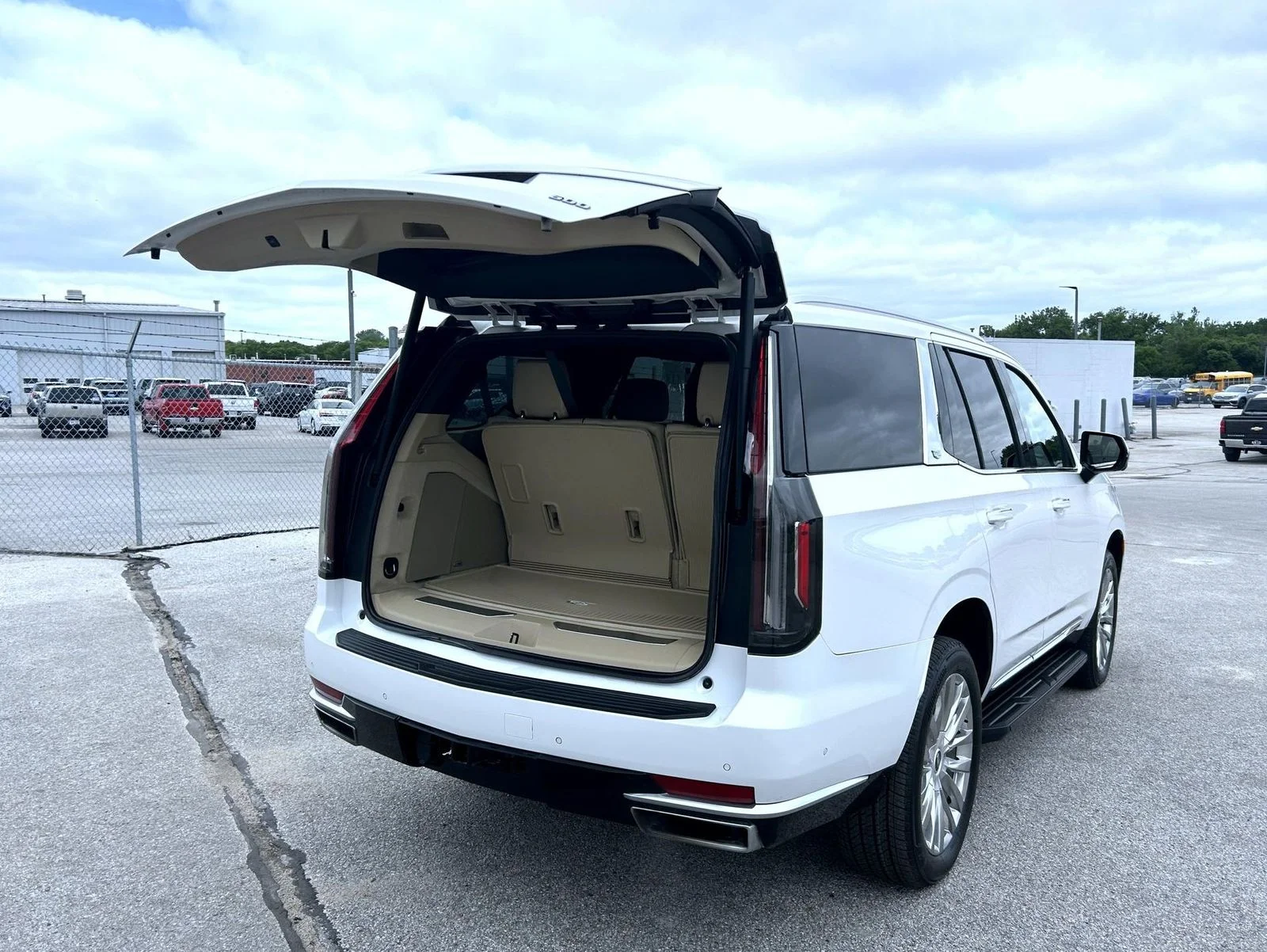 Used 2021 White Cadillac Premium Luxury image 23