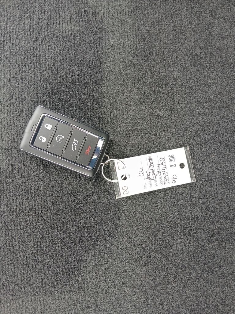 New 2026 Baltic Gray Metallic Clear-Coat Exterior Paint Jeep Laredo image 40