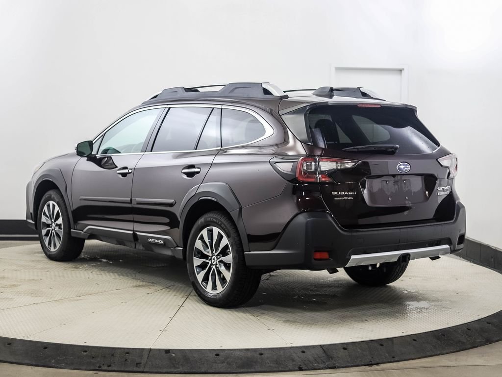 Used 2023  Subaru  image 3