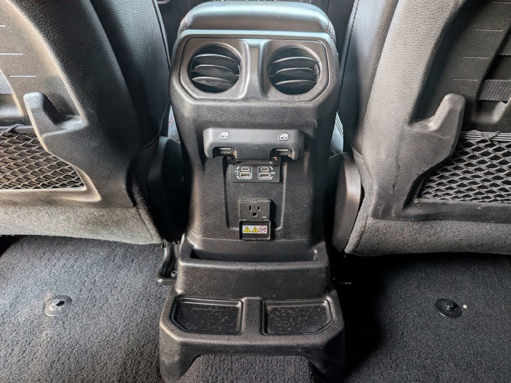 Used 2019 White Jeep Unlimited Rubicon image 34