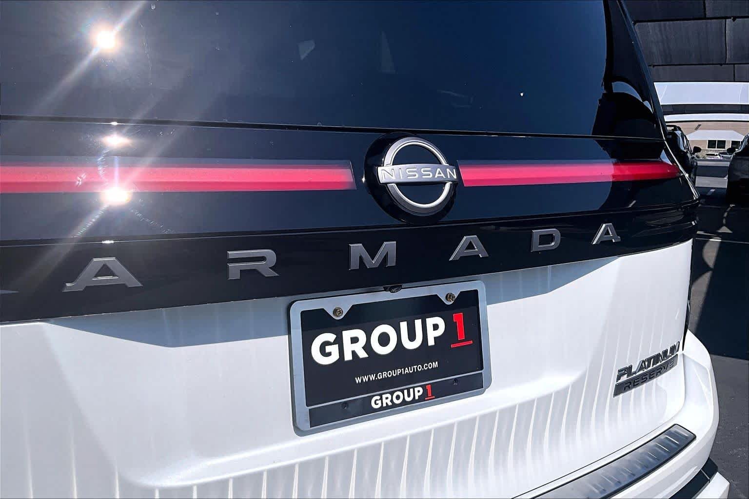 New 2026 Everest White TriCoat / Super Black Two-tone Nissan Platinum Reserve image 15