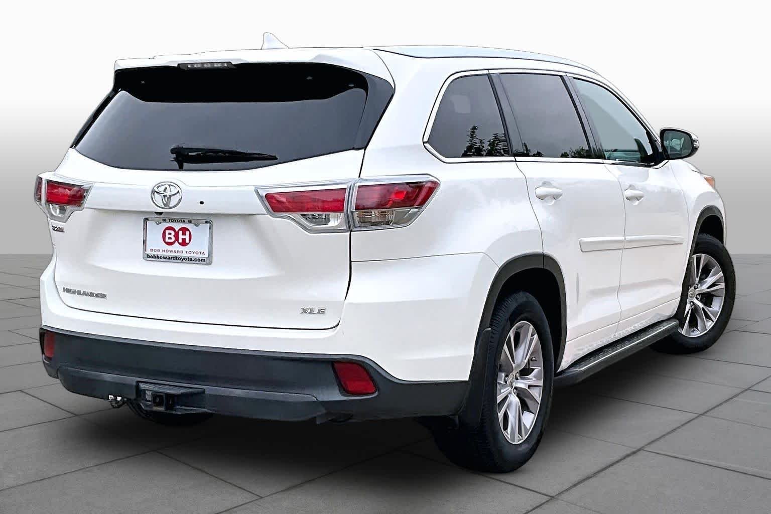 Used 2014 Blizzard Pearl Toyota XLE image 13