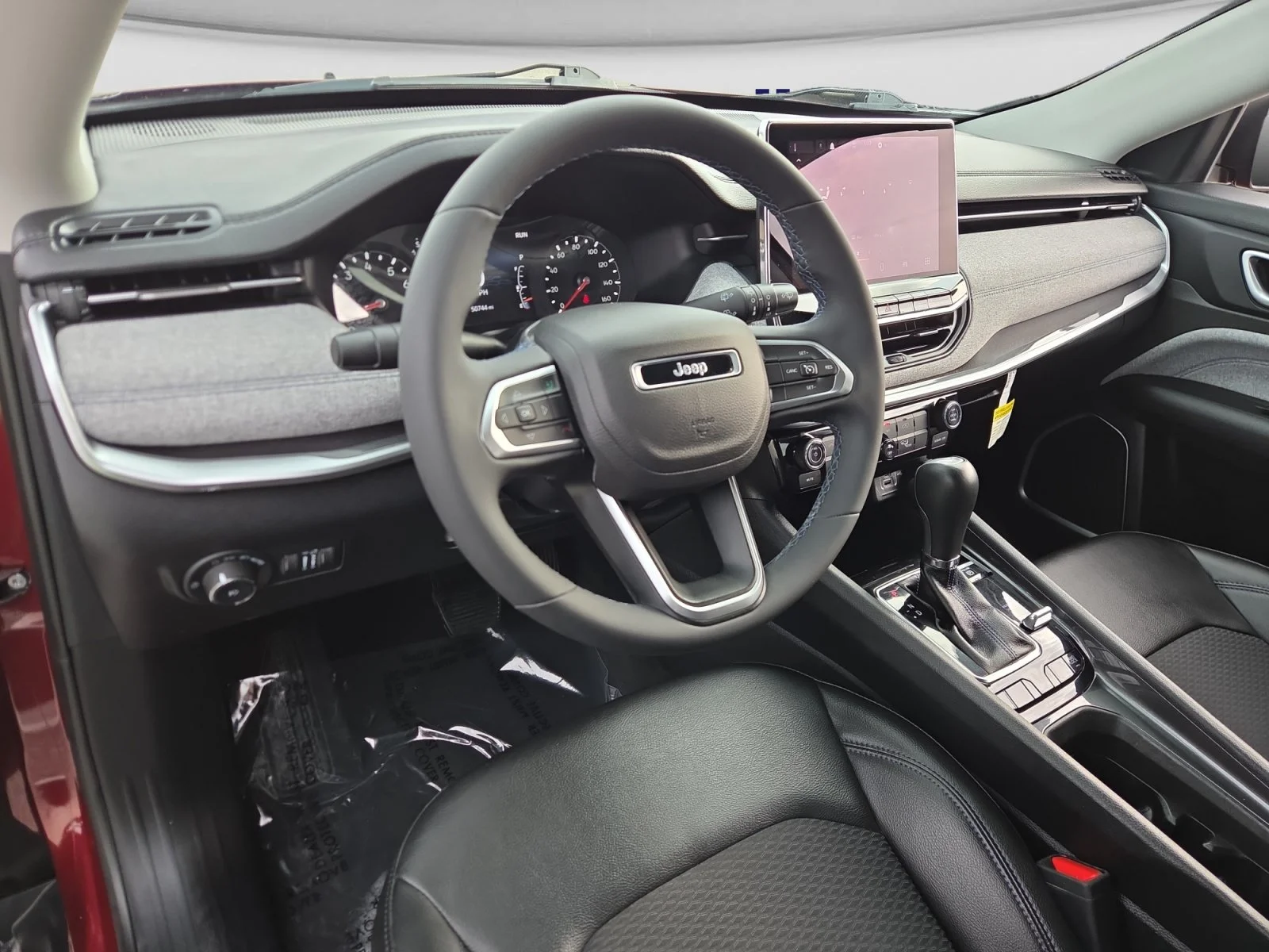 Used 2022 Red Jeep Latitude image 10