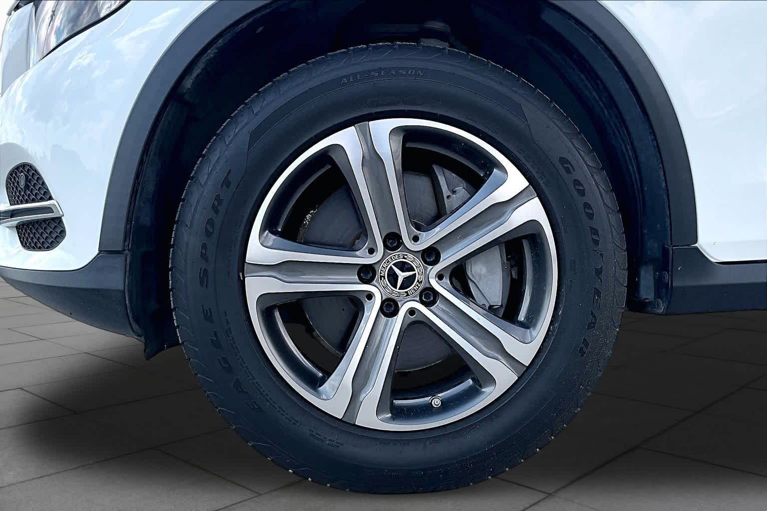 Used 2019 Polar White Mercedes-Benz GLC 300 image 11