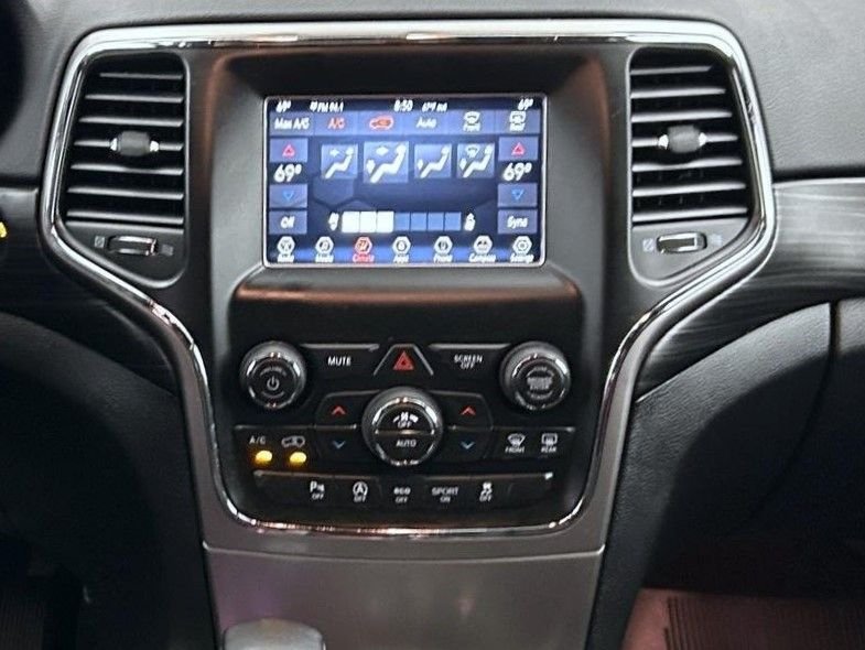 Used 2019 Silver Jeep Laredo E image 12