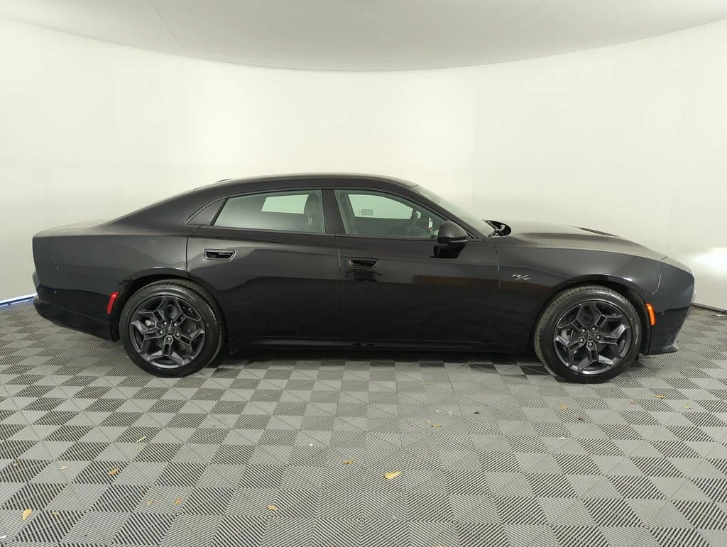 New 2026 Diamond Black Crystal Pearlcoat Dodge R/T image 4