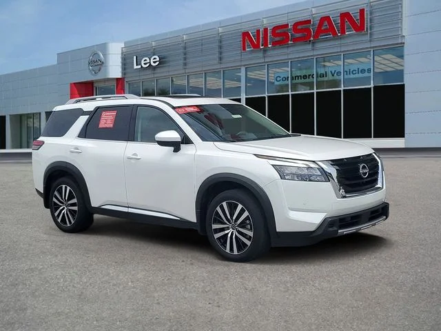 2025 Nissan Pathfinder Platinum 2WD's photo