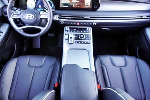 Used 2025 Silver Hyundai SEL Premium image 22