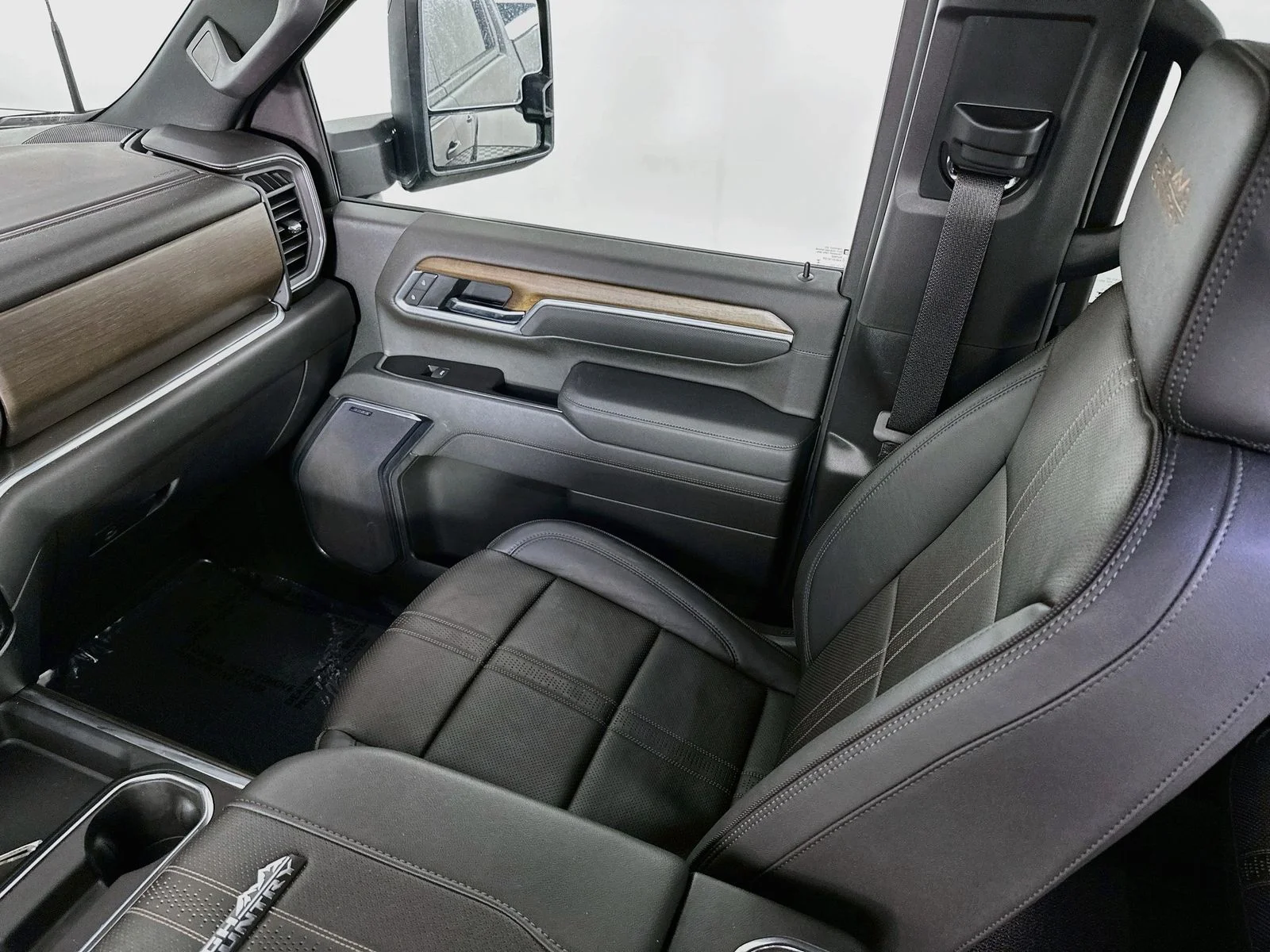 Used 2025 Black Chevrolet High Country image 26