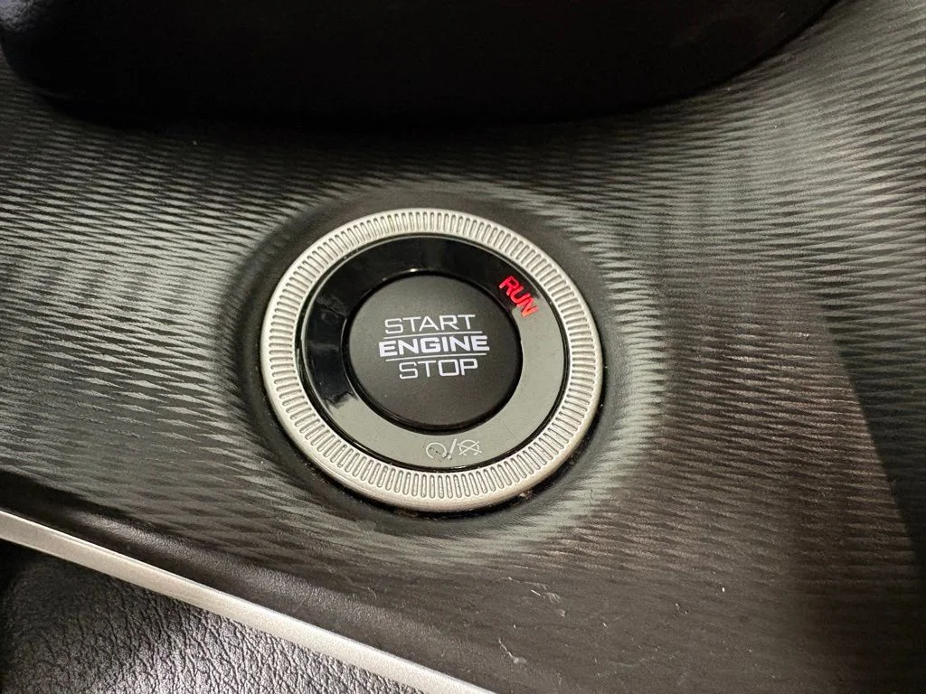 Used 2023 Black Jeep Altitude image 27