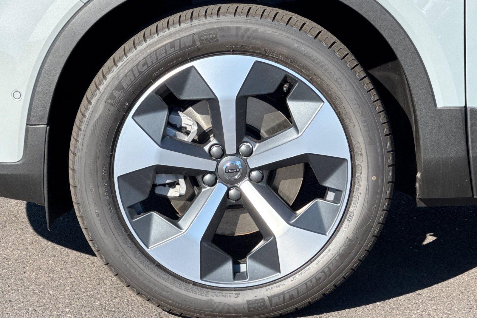 2026 Volvo XC40 Plus - Photo 25