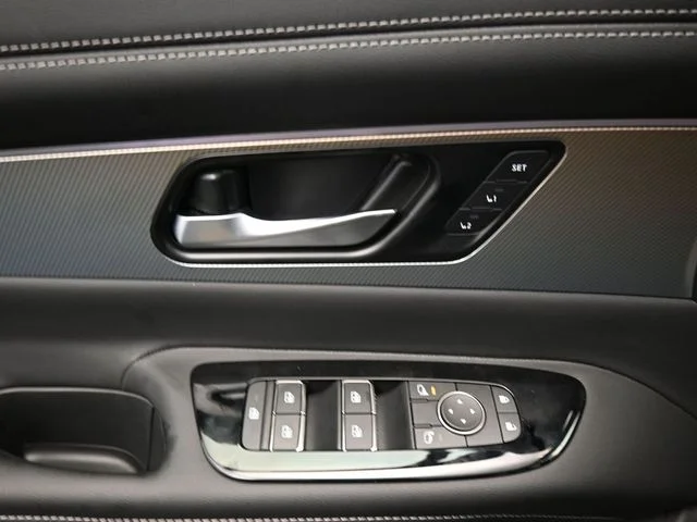 Used 2025 Blue Nissan SL image 17