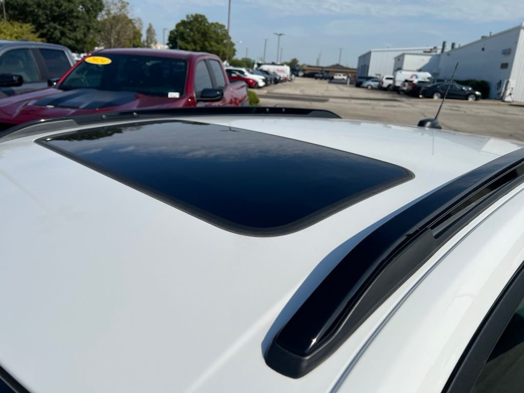 Used 2024 White Chevrolet 2RS image 3