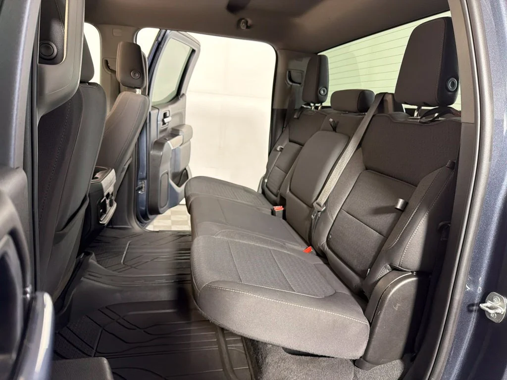 Used 2022  Chevrolet RST image 21