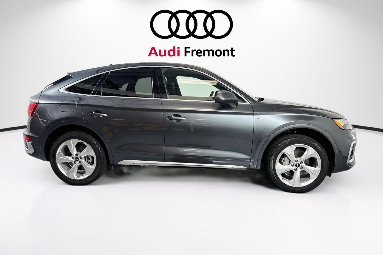 Used 2023 Daytona Gray Pearl Effect Audi S line Premium image 4