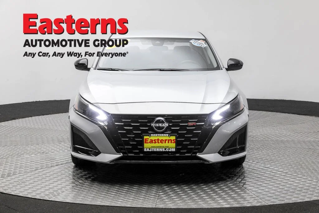 Used 2023 Silver Nissan 2.5 SR image 2