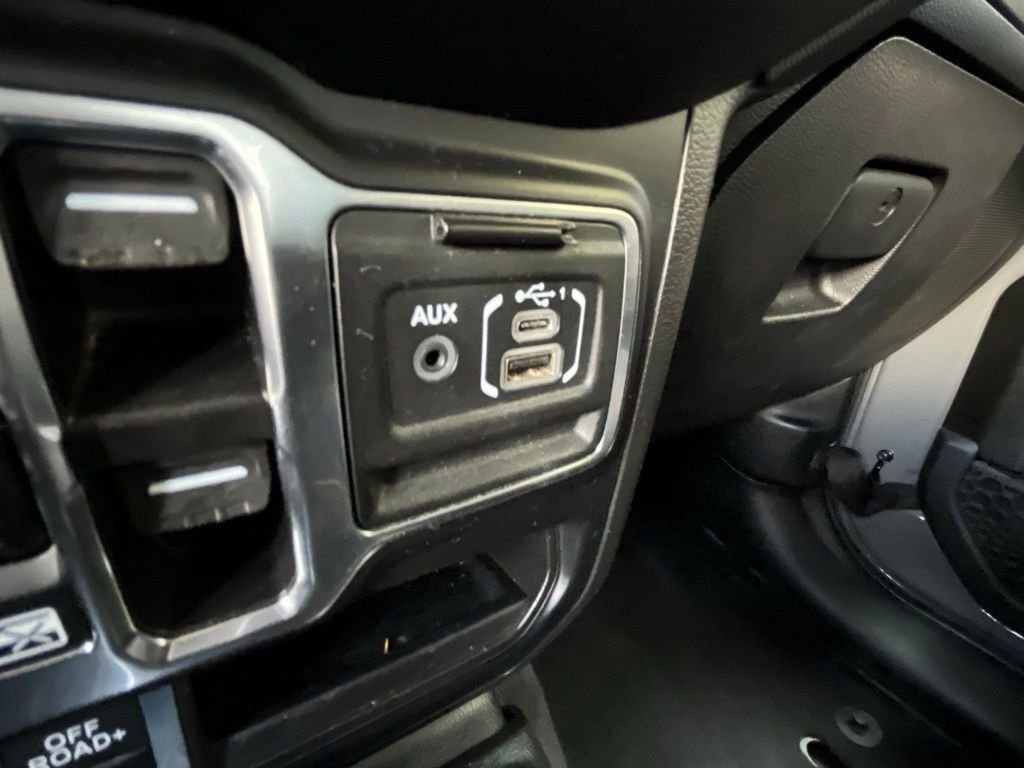 Used 2022 Gray Clearcoat Jeep Mojave image 40