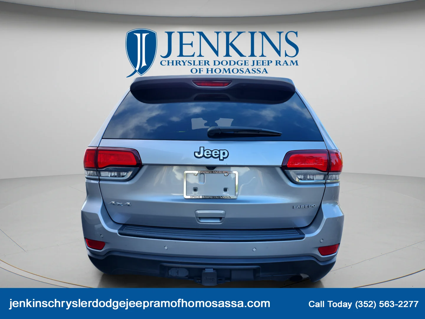 Used 2021 Billet Silver Metallic Clearcoat Jeep Laredo E image 4