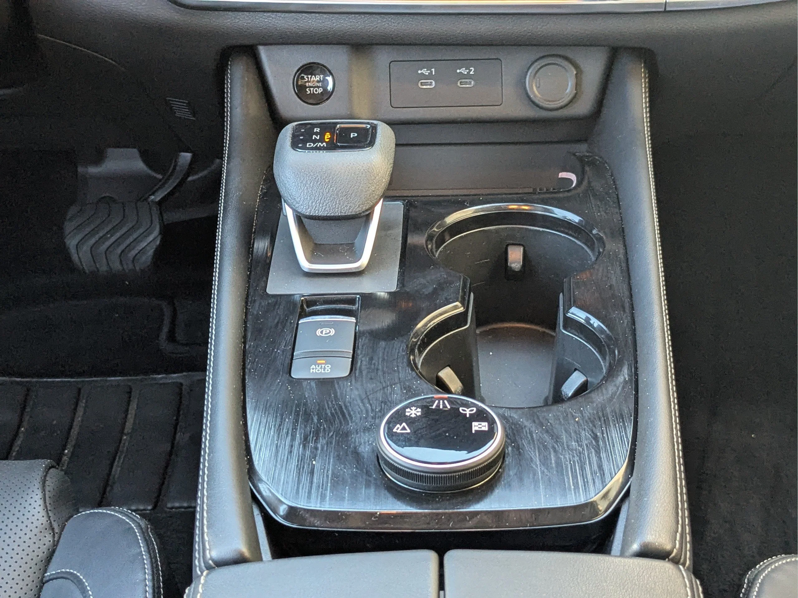 Used 2025 Super Black Nissan Platinum image 16