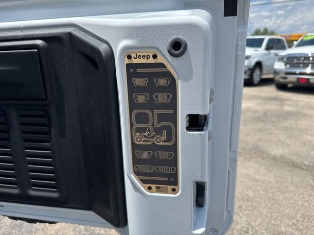 New 2026 Bright White Clear-Coat Exterior Paint Jeep 85th Anniversary Edition image 14