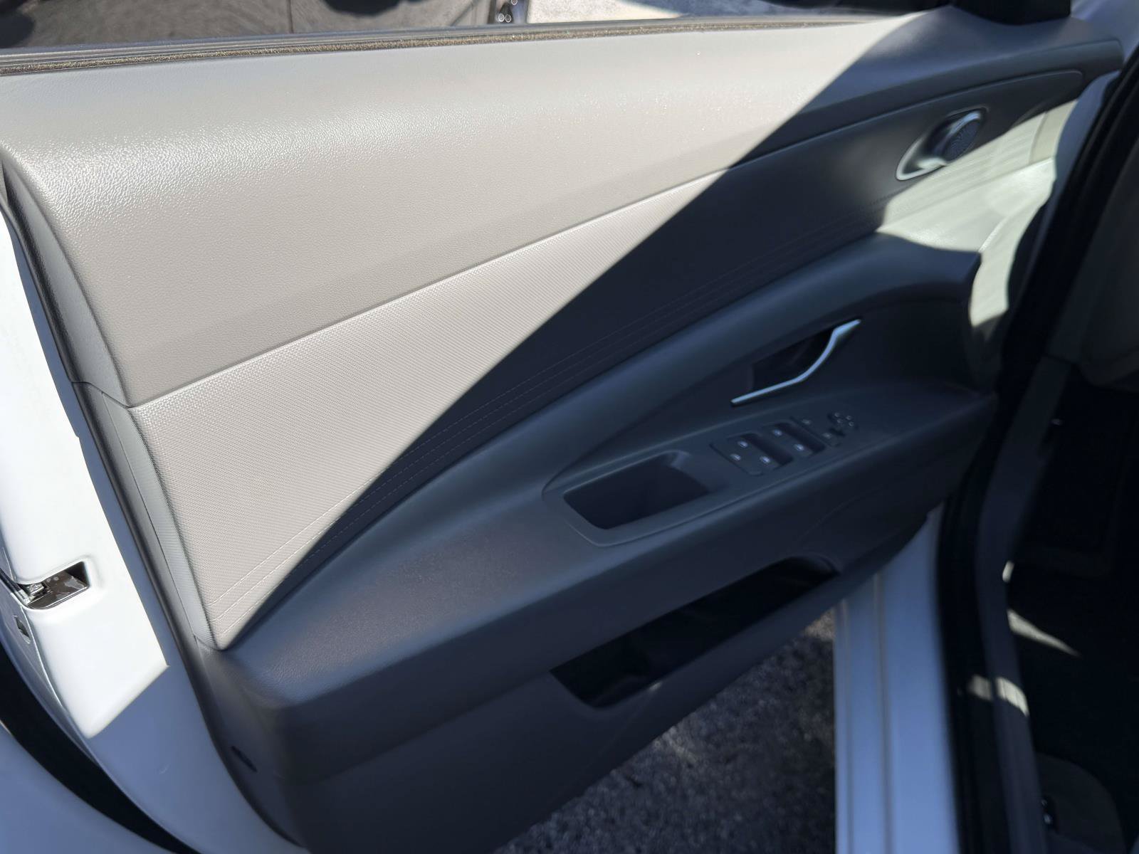 Used 2024 Serenity White Hyundai SEL image 14