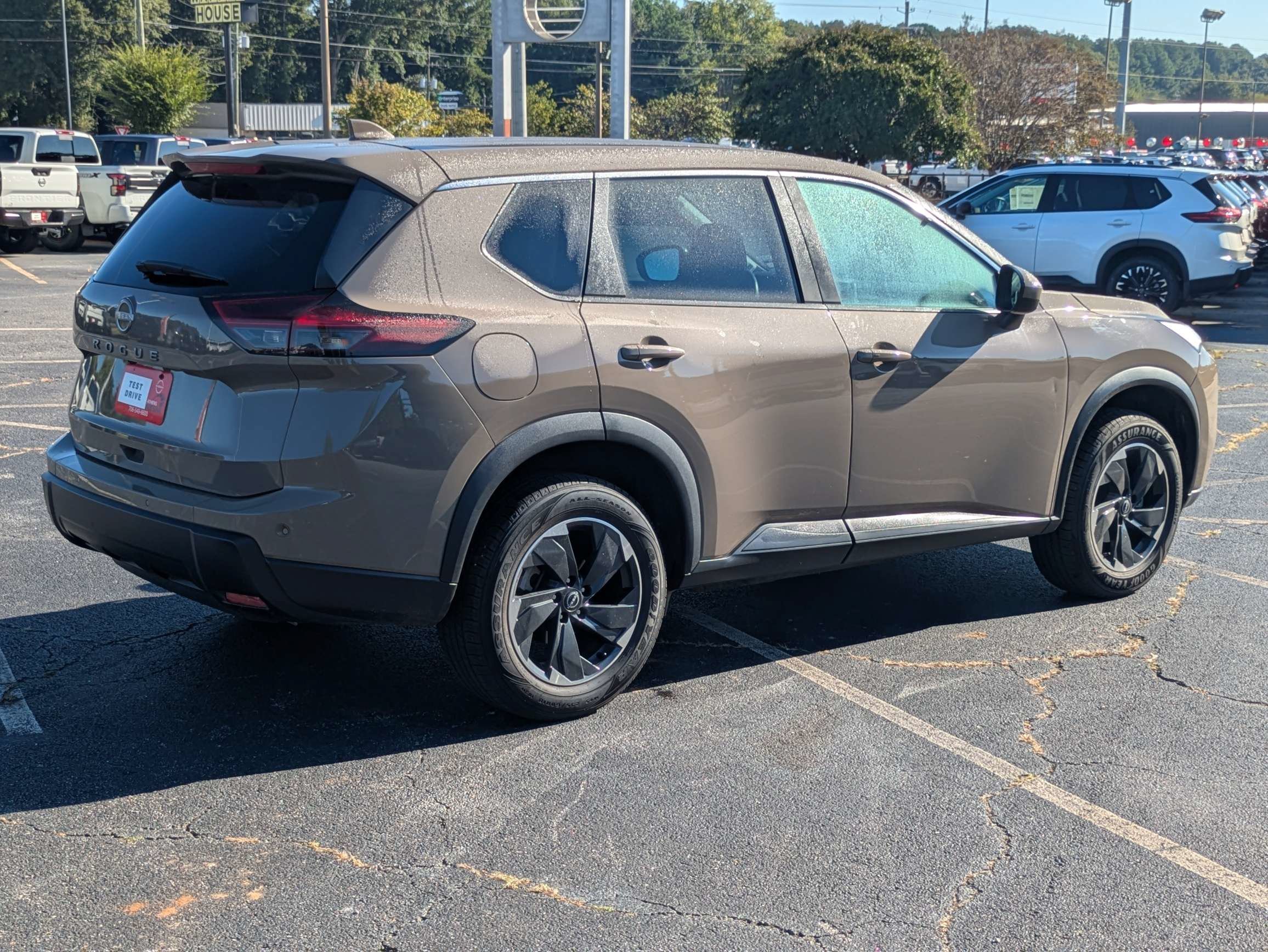 Used 2025  Nissan SV image 3